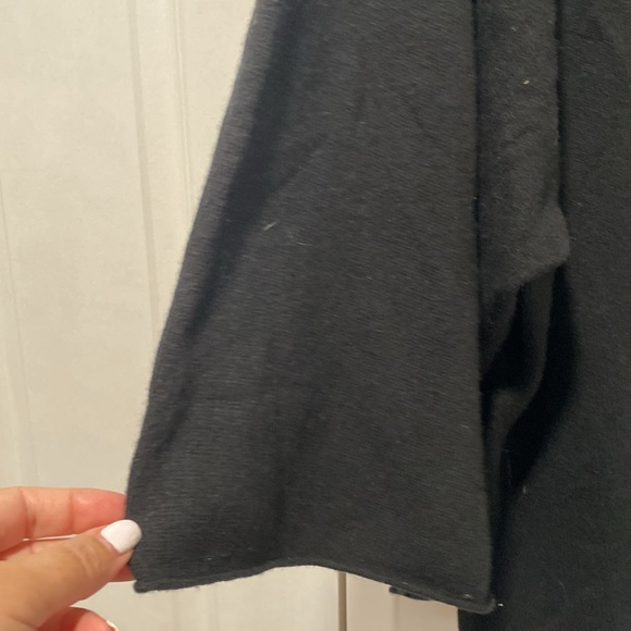 🆕Women’s BCBG Masha Oversized V-neck sweater in Black. NWT - Picture 3 of 7